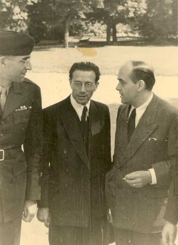 ( von links nach rechts ) Curt Frenzel, Josef Felder und Militr